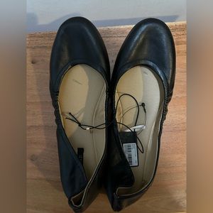 Forever 21 flat, black